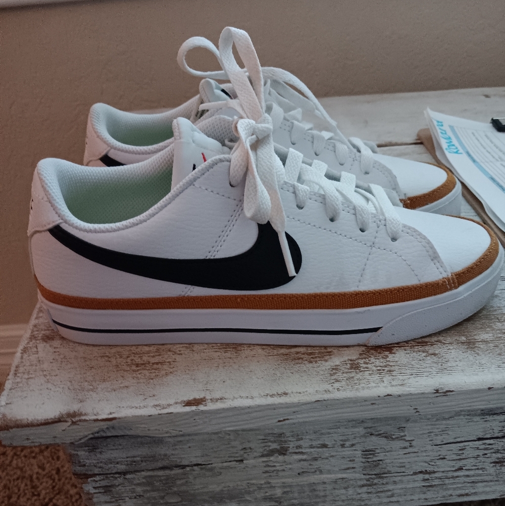 Nike Court Legacy